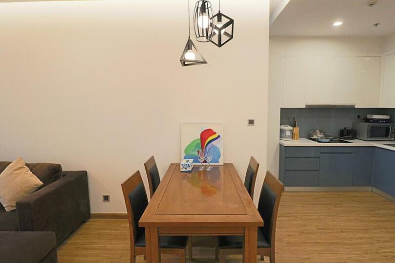 150 négyzetméteres, 2 hálószobás, 2 saját fürdőszobával rendelkező Apartman Ba Dinh negyed területé Hanoi Kültér fotó
